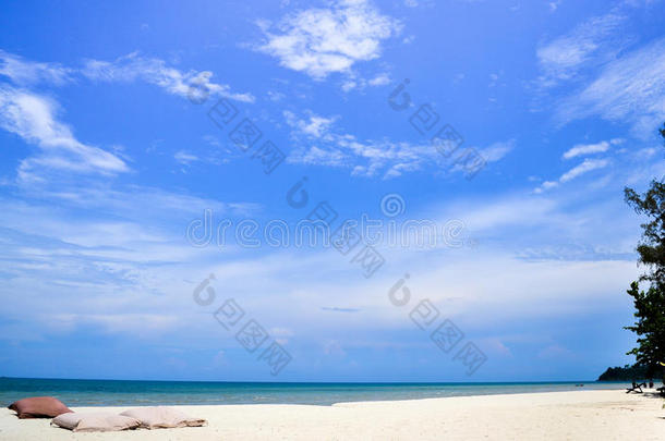 夏日蓝天海岸沙滩沙滩