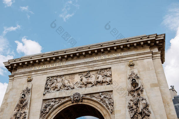 法国巴黎圣丹尼斯凯旋门