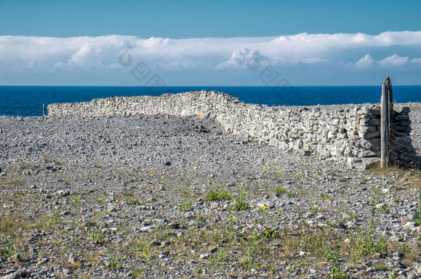波罗的海<strong>法罗</strong>岛的石灰岩墙