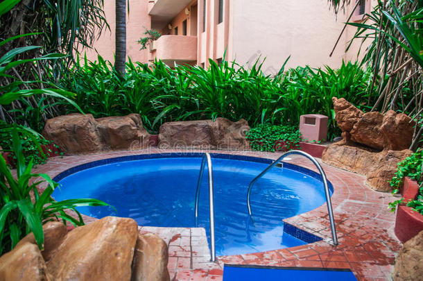 墨西哥一个度假胜地的热水浴缸