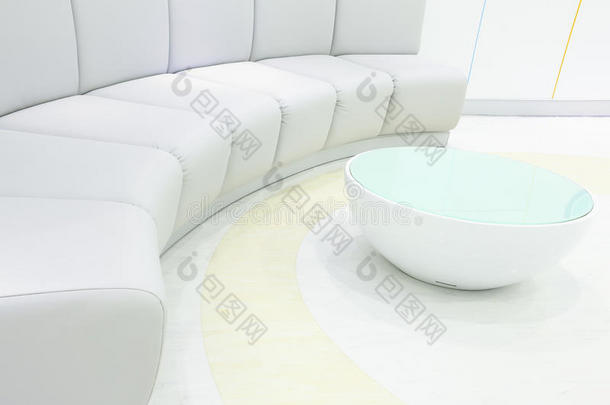 现代室内沙发和<strong>圆桌</strong>