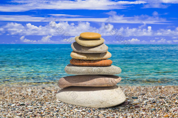 海滩上的<strong>一堆石头</strong>