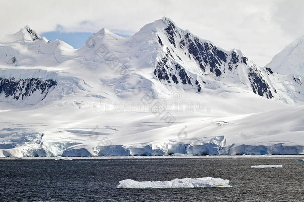 南极洲-美丽的<strong>一日游</strong>目的地