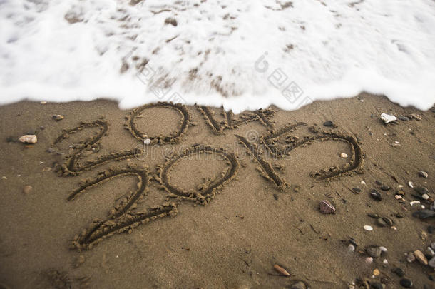 2015年写在沙滩上。