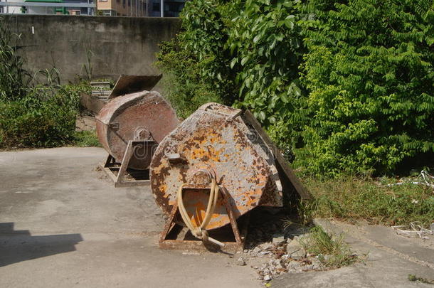 中国深圳：荒地与废弃物品