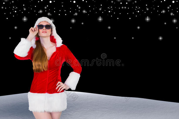 酷酷的圣诞女孩戴着墨镜的合成图片