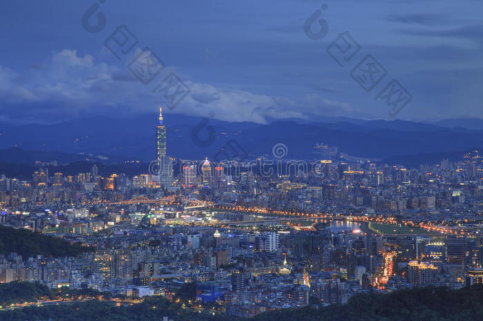 俯瞰台北市夜景图片-包图网企业站