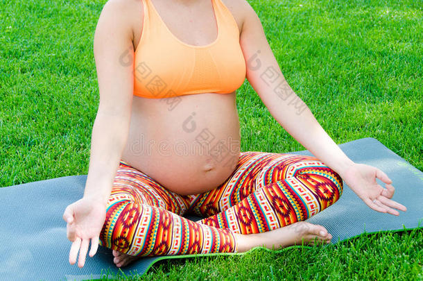 孕妇瑜伽健康生活，健康生活方式。