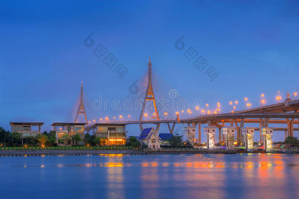 亚洲曼谷美丽的普密蓬桥