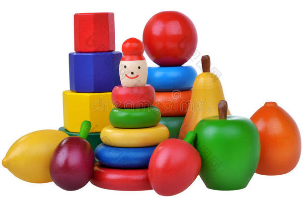 用木制玩具，金字塔，水果和<strong>方块</strong>组成