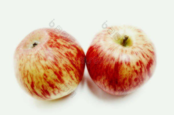 两个<strong>红苹果</strong>