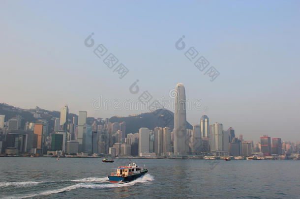 维多利亚港，位于香港和香港之间的自然地貌海港