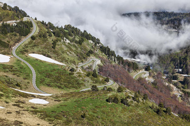 通往派尔赫雷斯山口的道路