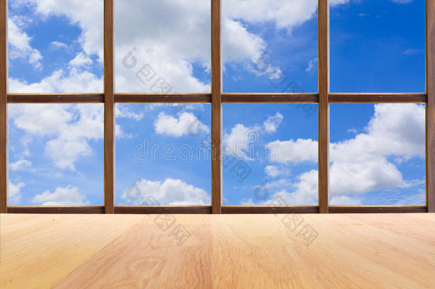 木窗蓝天