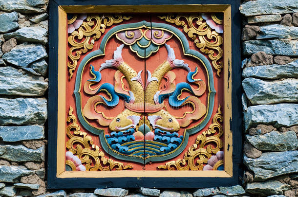 不丹岩壁传统木制装饰