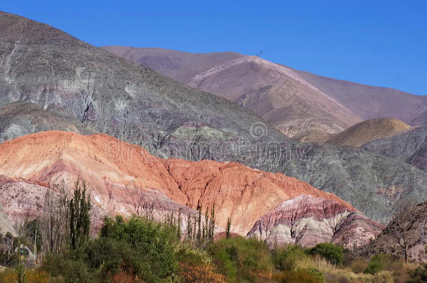 purmamarca-著名的七色山