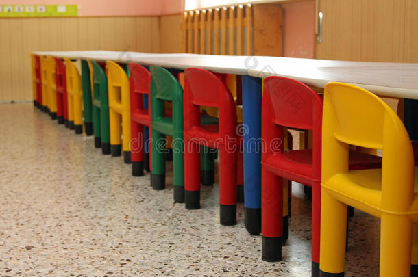 学校食堂食堂的桌椅