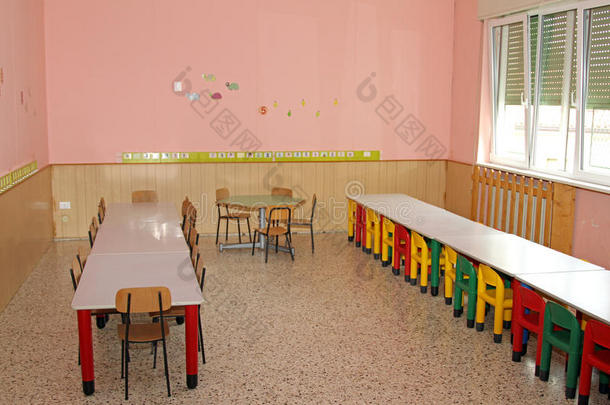 学校食堂食堂的桌椅