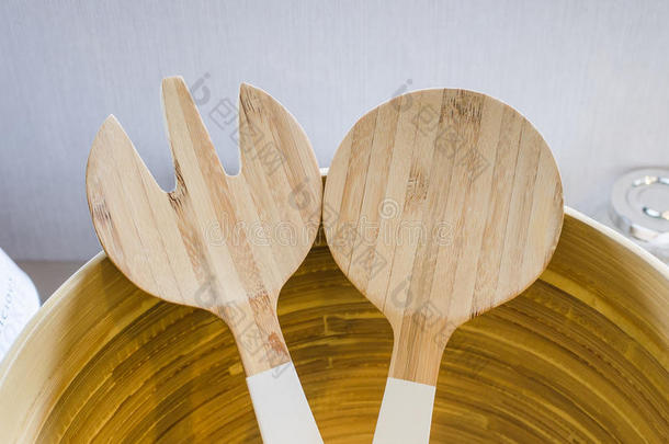 木制勺子和叉子
