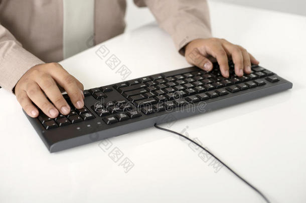 带键盘的商务人士类型
