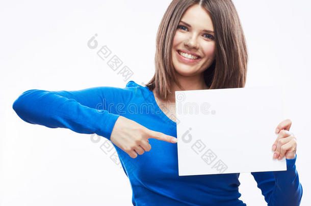 女学生持白色白色白色卡片孤立在白色背景上