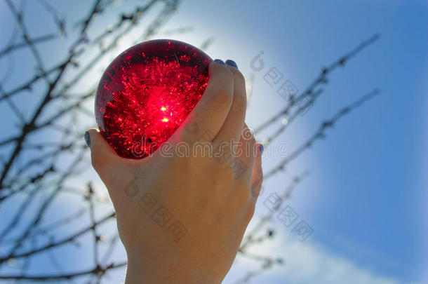 红色水晶球