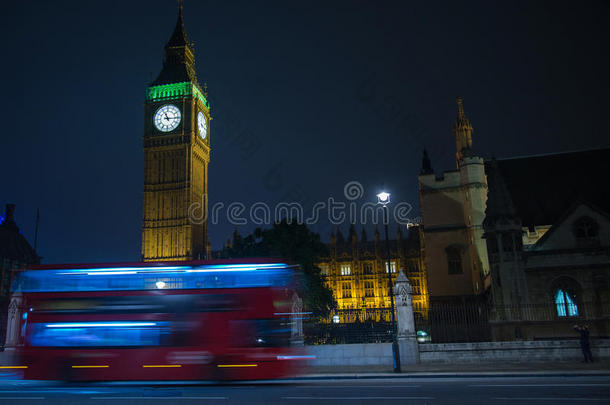 伦敦大本钟和双层巴士