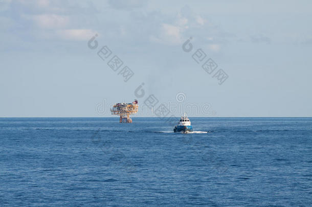 海湾或海上的油气平台，世界能源，海上石油和钻井平台建设