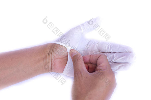 医用手套保护和护理隔离在白色上的病人。