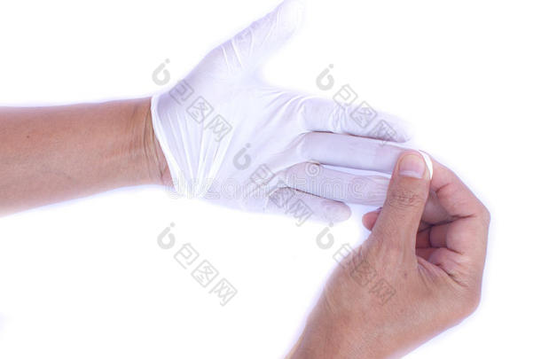医用手套保护和护理隔离在白色上的病人。