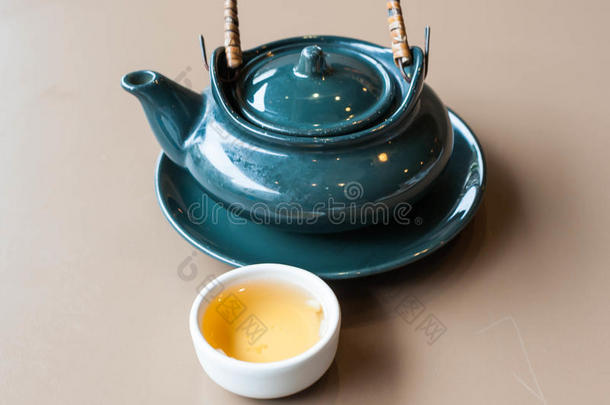 茶<strong>和茶杯</strong>