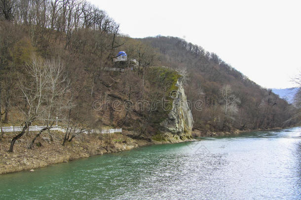 在goryachiy klyuch的岩石petushok