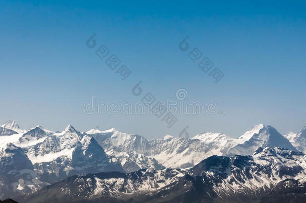 皮拉图斯峰蓝天山脉景观