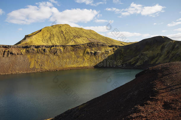 火山口湖，火山景观。冰岛