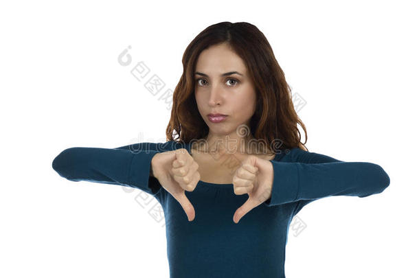 女人竖起大拇指表示不赞成