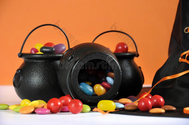 万圣节快乐糖果“不给糖就捣蛋”带女巫帽的锅