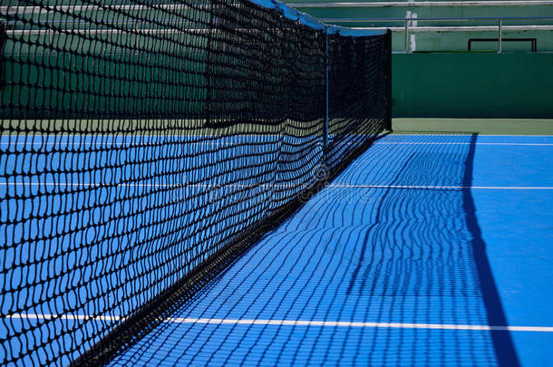 蓝绿网球场
