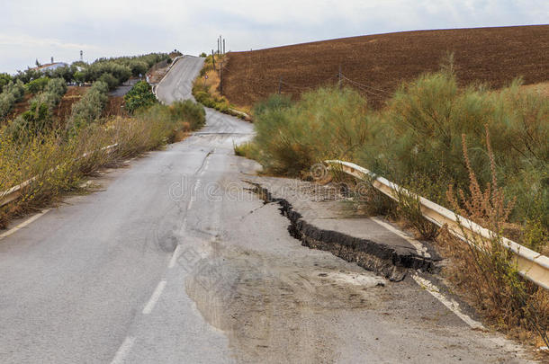 道路地震损坏