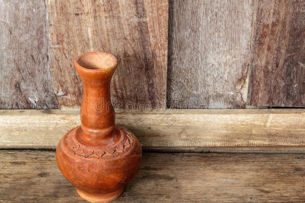 旧陶土花瓶
