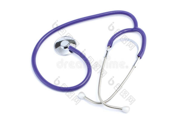 白色背景的紫罗兰色听诊器。