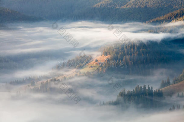 雾云山峡谷景观