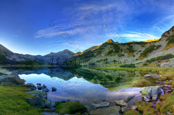 皮林山夏日清晨