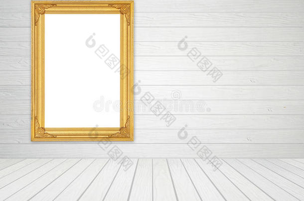 房间内的空<strong>白金色</strong>框架，<strong>白</strong>色木墙和木地板