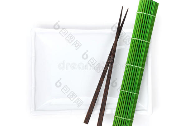 空盘子、筷子和垫子