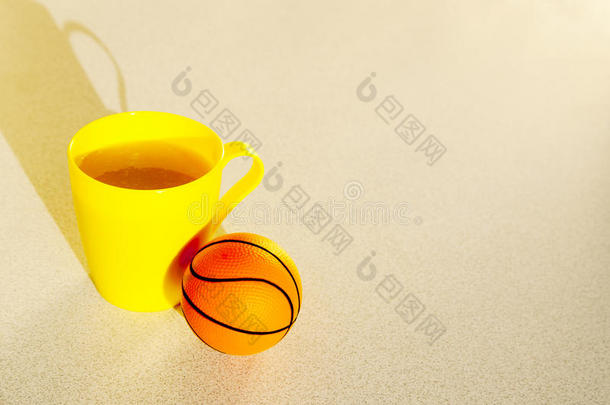 早上喝黄杯汁打篮球