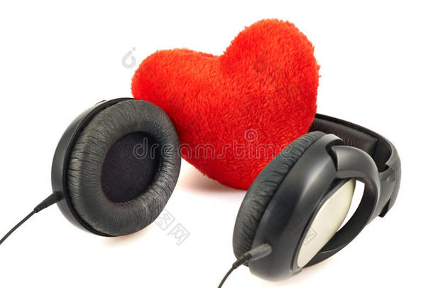 耳机旁边有一个红心组合