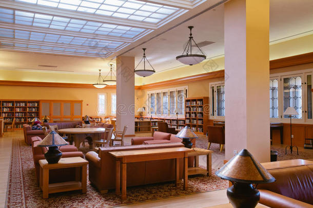 斯坦福格林图书馆本德阅览室