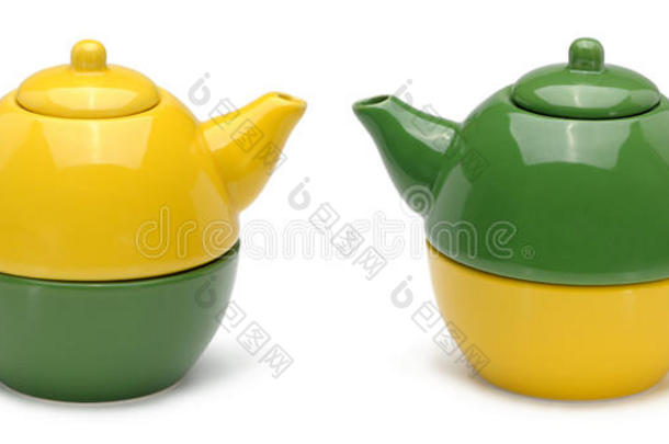 一套黄色和绿色陶瓷茶壶和杯子