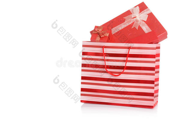 红色购物袋红色礼盒