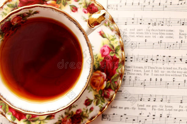 古董茶杯伴音乐